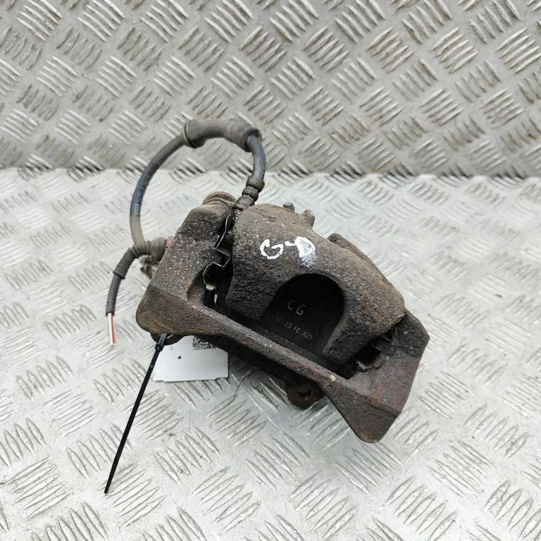 Tagumine pidurisadul 8K0615404C