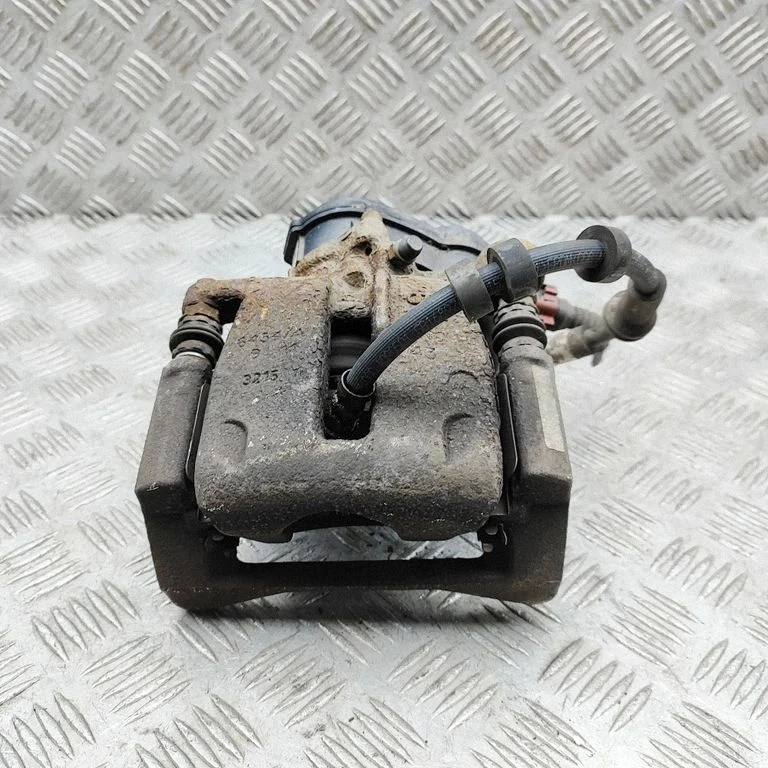 Tagumine pidurisadul 8K0615403C