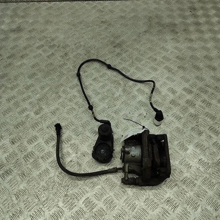 Aizmugurējais bremžu suports A0004237100
