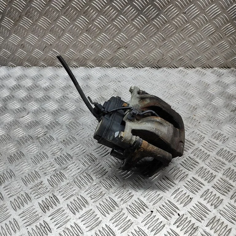 Tagumine pidurisadul 4M0406CA