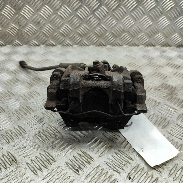 Aizmugurējais bremžu suports 8V0615424D