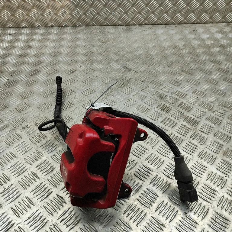 Aizmugurējais bremžu suports 3W0698680