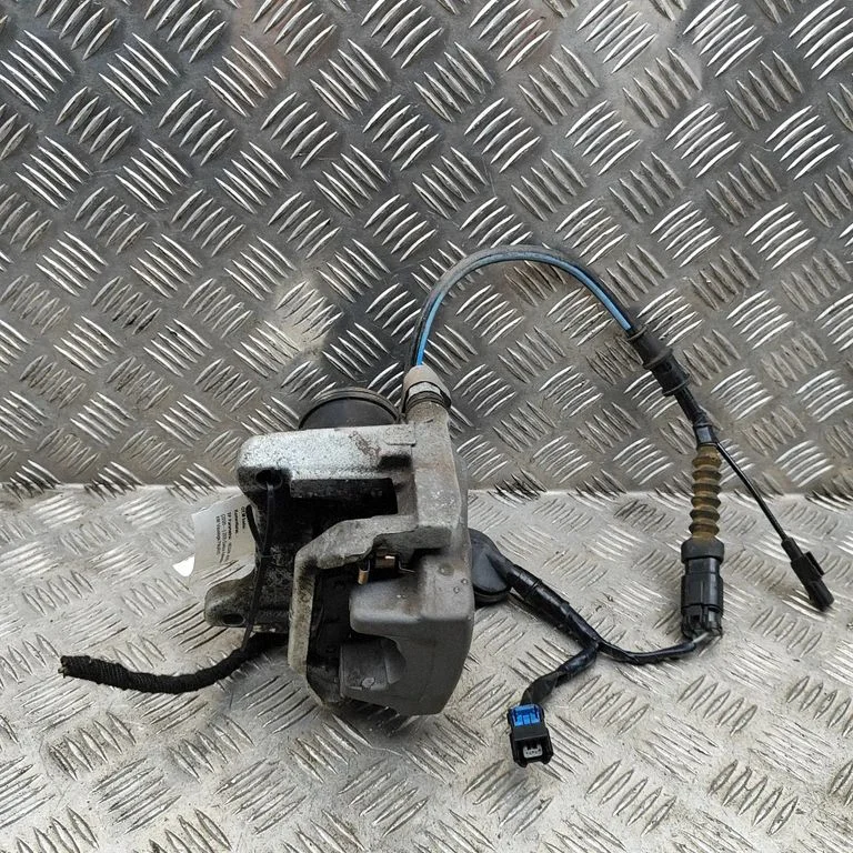 Tagumine pidurisadul D40005MP3A