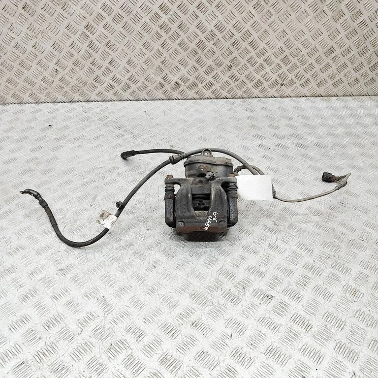 Aizmugurējais bremžu suports 8W0615403N