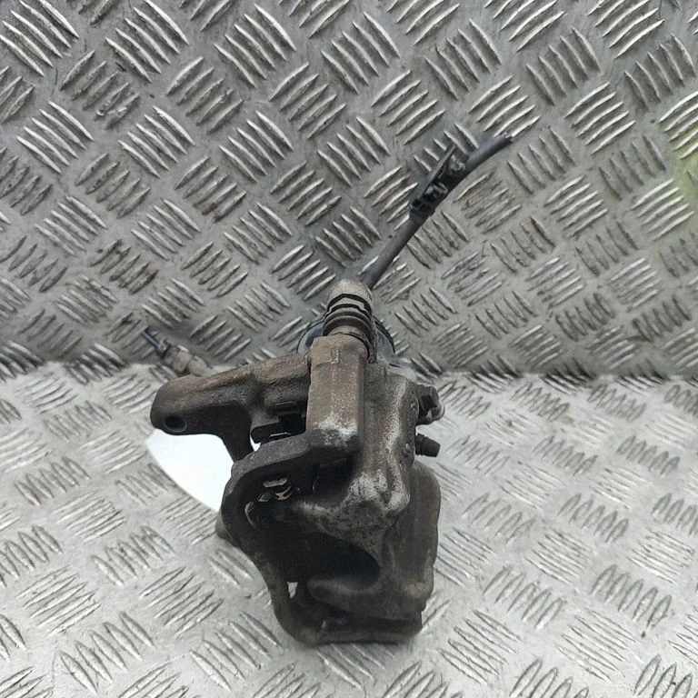 Zacisk hamulcowy tylny 3WA615405