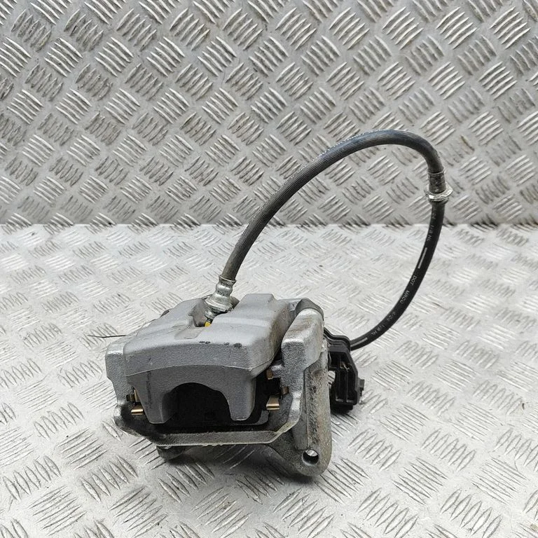 Rear brake caliper D40005MP2A