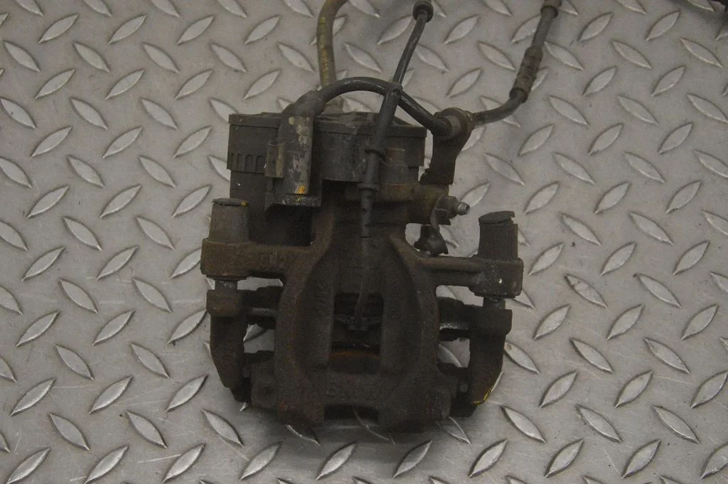 Aizmugurējais bremžu suports 1543680