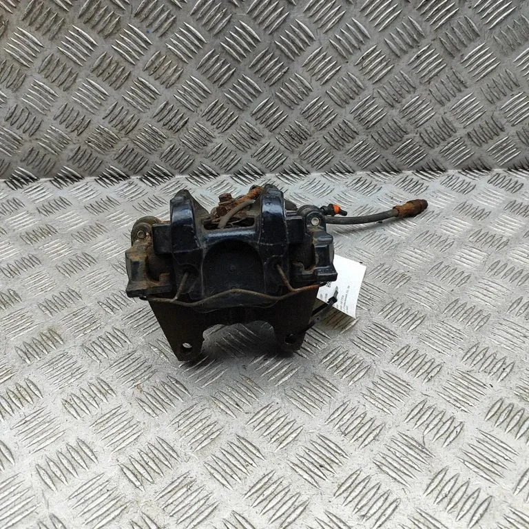 Aizmugurējais bremžu suports 8V0615423E