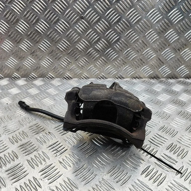 Aizmugurējais bremžu suports 7H0615423A