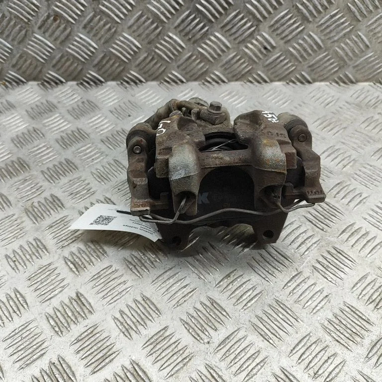 Aizmugurējais bremžu suports 3Q0615424