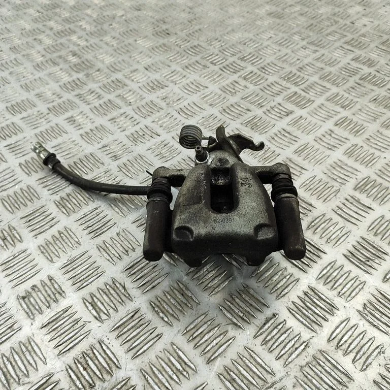 Aizmugurējais bremžu suports – Mitsubishi Colt CZ3 (2006-2009)
