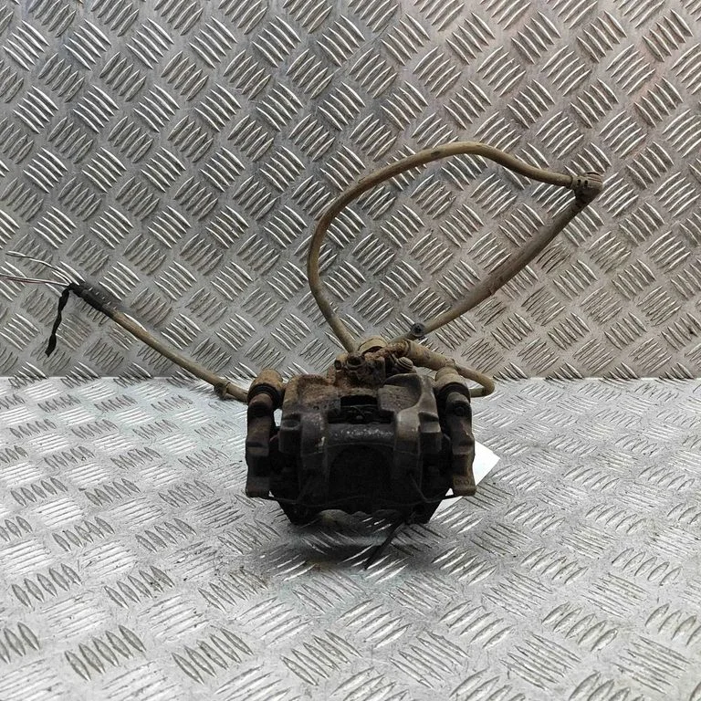 Aizmugurējais bremžu suports 8V0615423