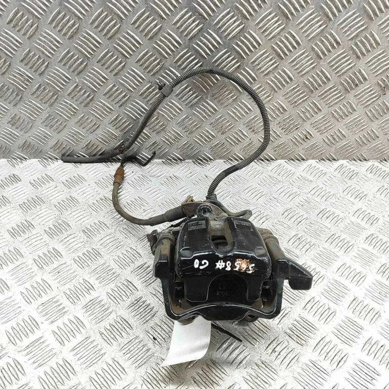 Aizmugurējais bremžu suports 8U0615404