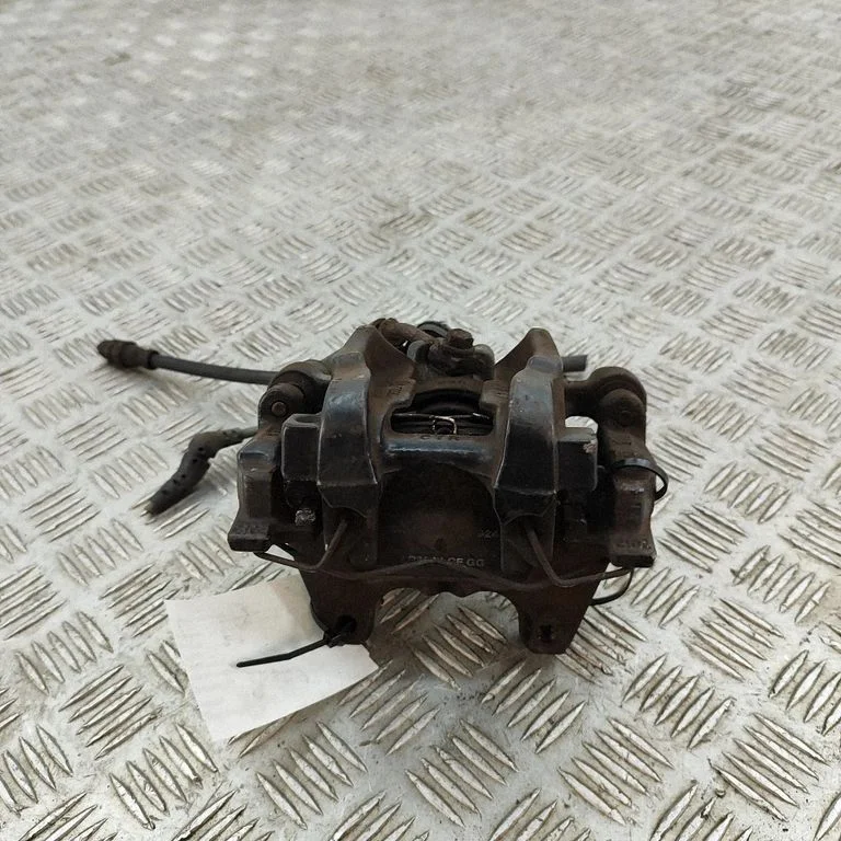Aizmugurējais bremžu suports 8V0615424E