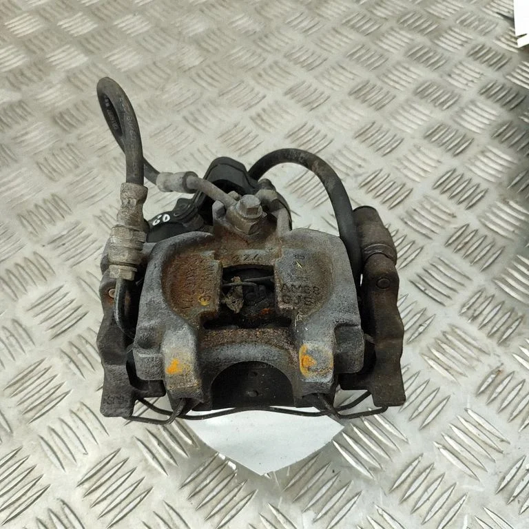 Tagumine pidurisadul 5Q0615424E