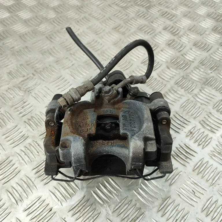 Tagumine pidurisadul 3Q0998281A