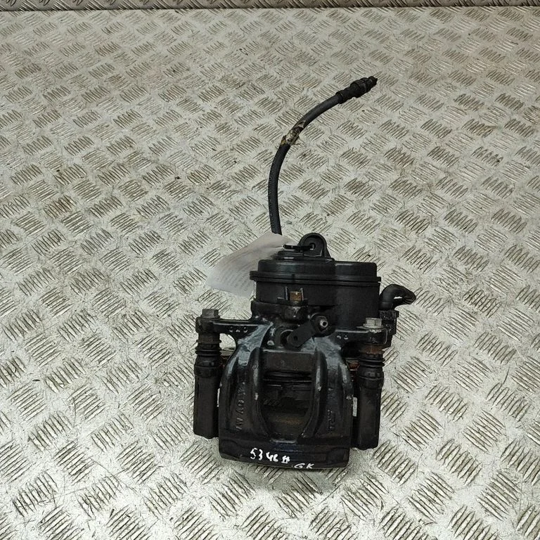 Aizmugurējais bremžu suports 8W0405BB