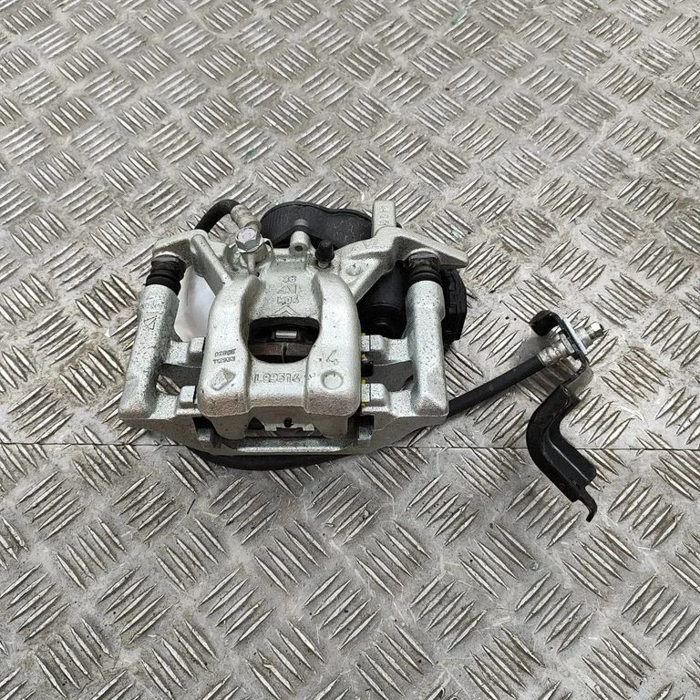 Aizmugurējais bremžu suports 463100D020