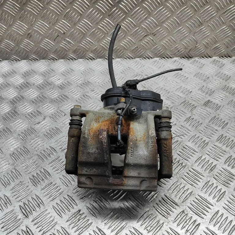 Tagumine pidurisadul 4M0405CA