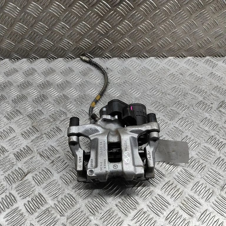 Tagumine pidurisadul BGYM2661X