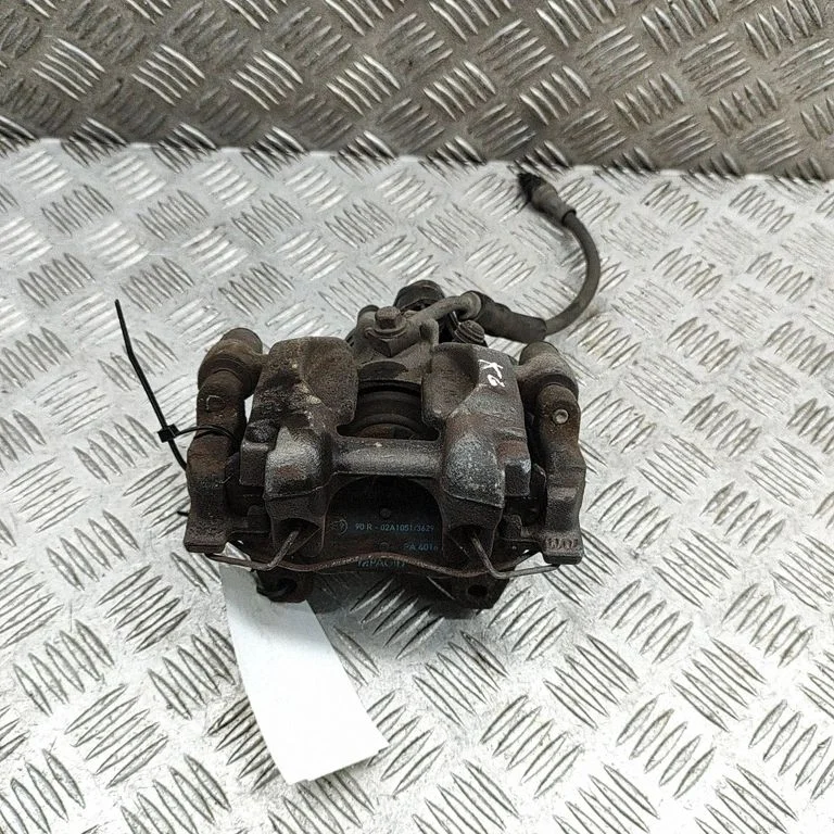 Aizmugurējais bremžu suports 3Q0615405R
