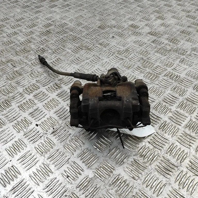 Aizmugurējais bremžu suports 8V0615423D