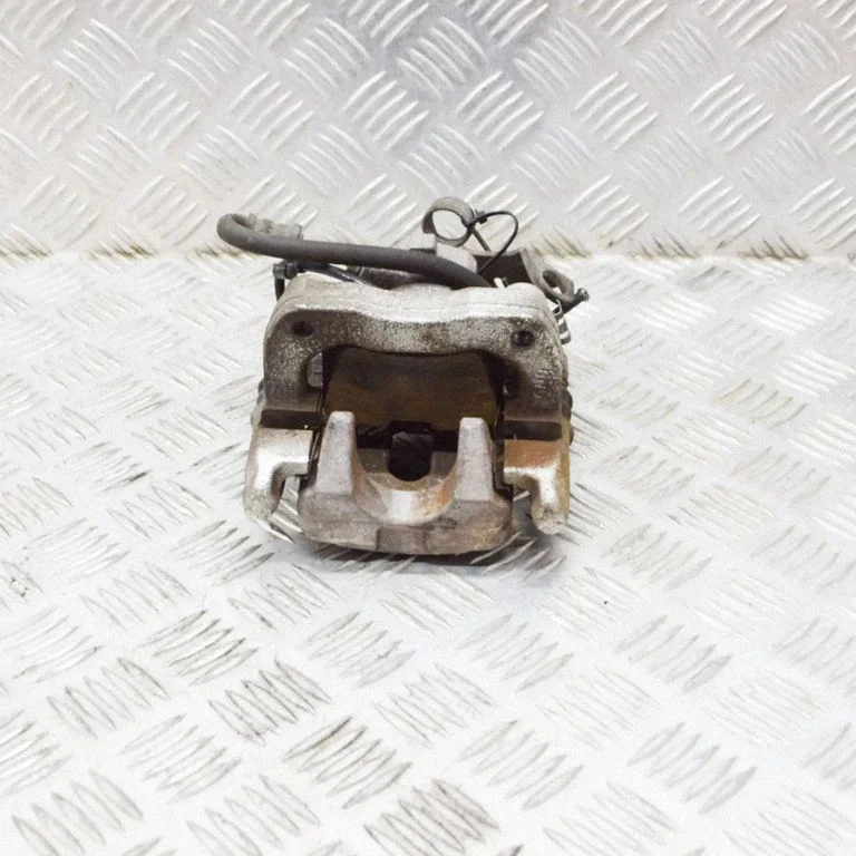 Zacisk hamulcowy tylny 32055430