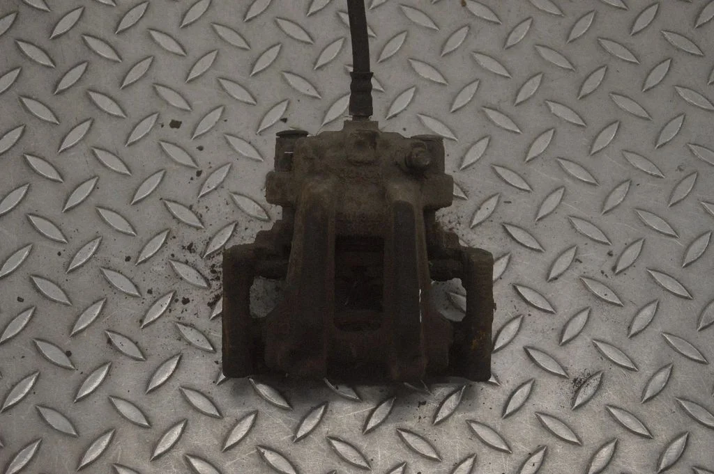 Tagumine pidurisadul – vasak