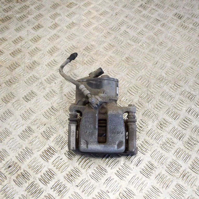 Rear brake caliper 32332267K