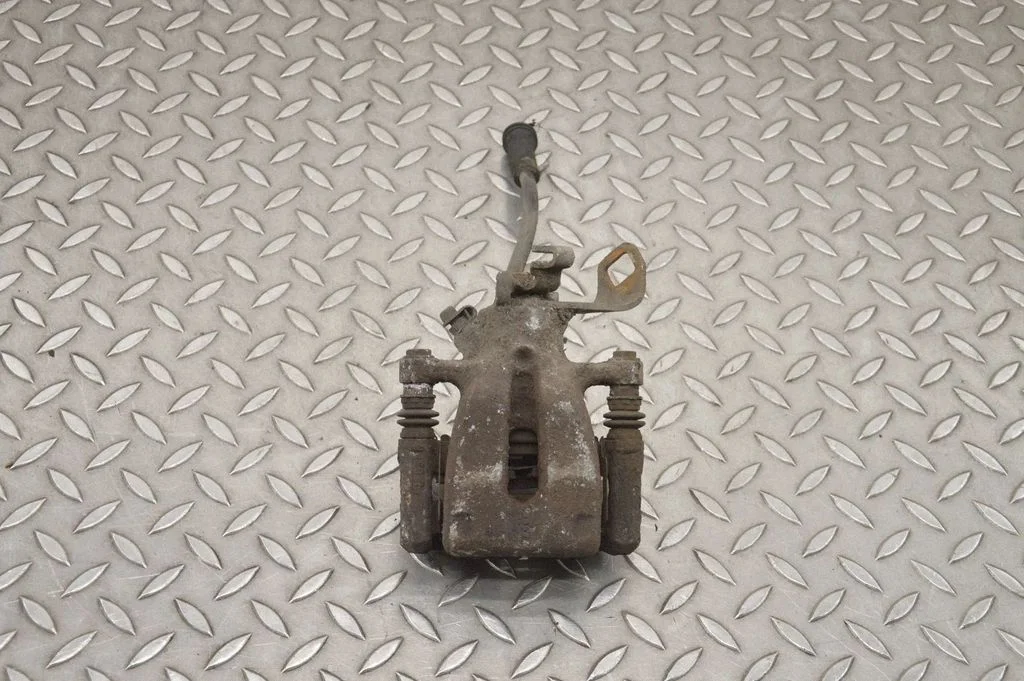 Tagumine pidurisadul – vasak