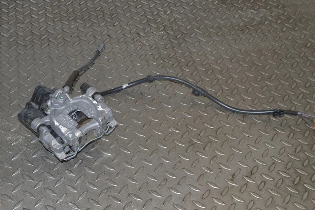 Aizmugurējais bremžu suports 5Q0615406FS
