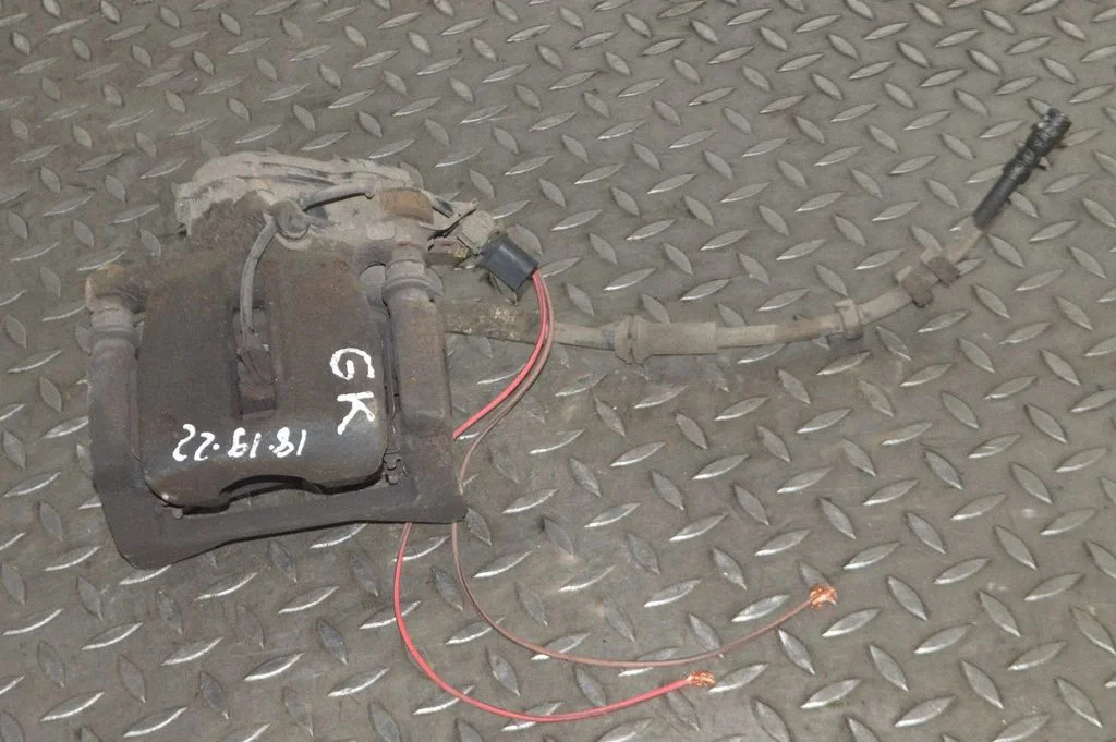 Rear brake caliper – left