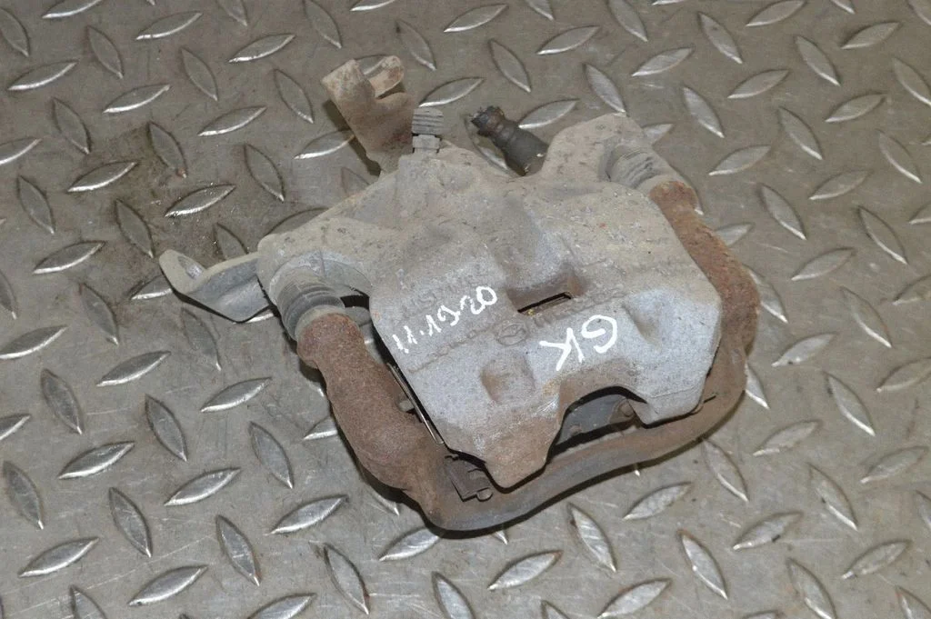 Tagumine pidurisadul – vasak