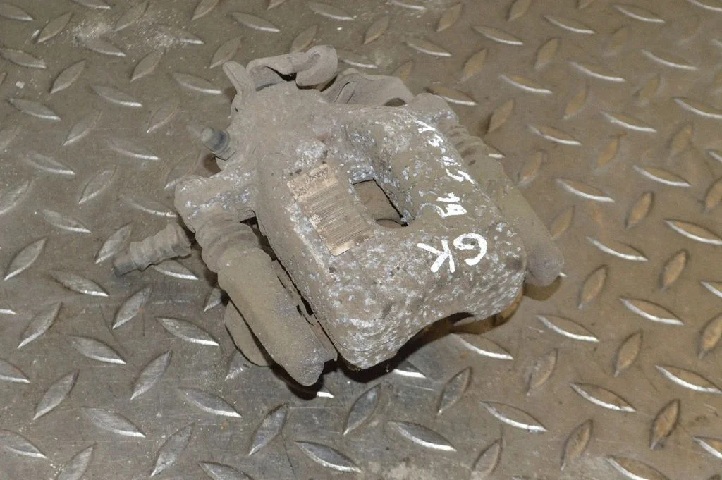 Tagumine pidurisadul – vasak