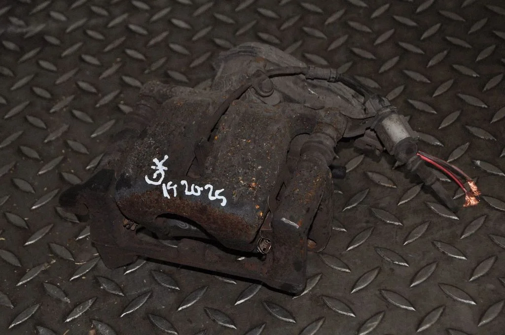 Rear brake caliper – left