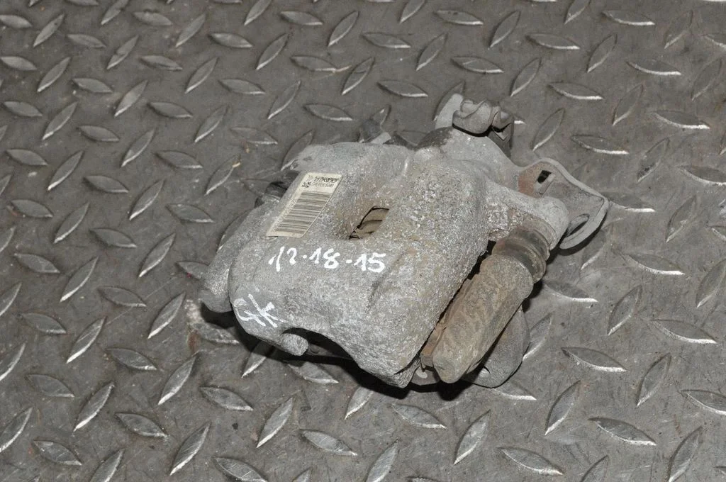 Rear brake caliper – left