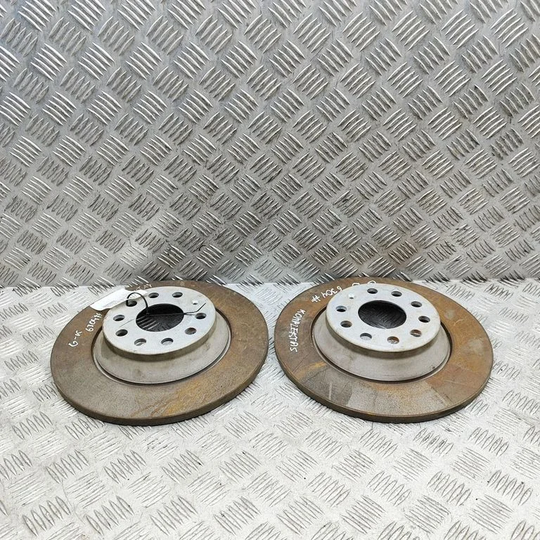 Tarcza hamulcowa tylna 3Q0615601A