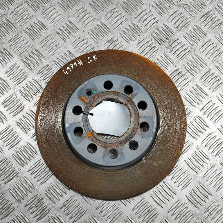 Aizmugurējais bremžu disks – kreisā