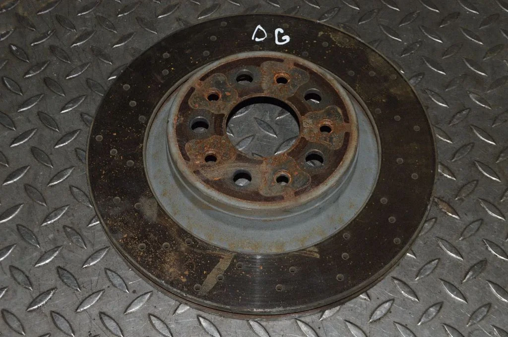 Aizmugurējais bremžu disks – labā