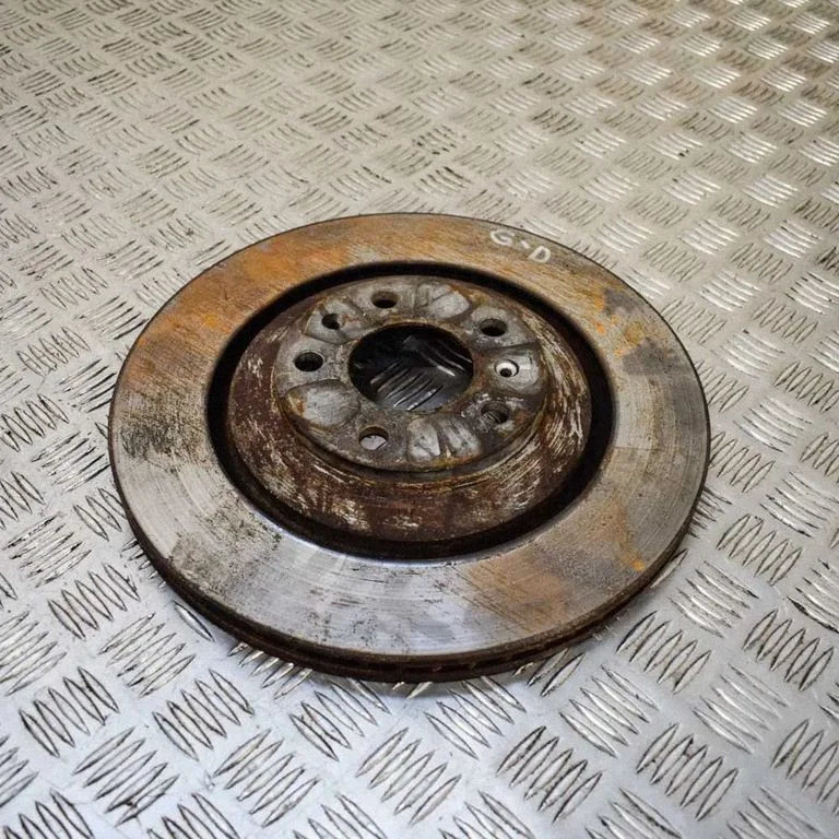 Aizmugurējais bremžu disks – labā
