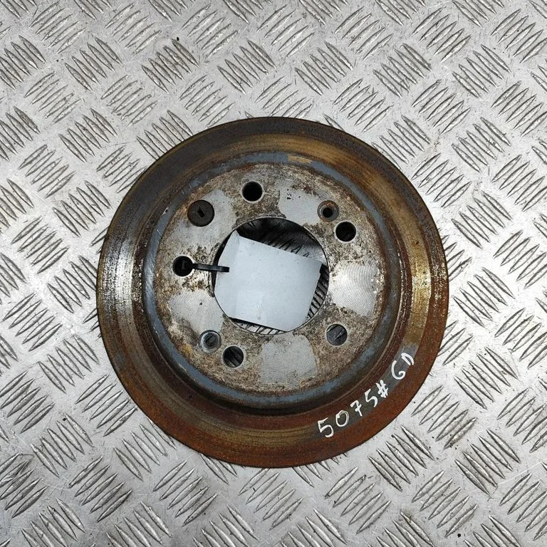 Aizmugurējais bremžu disks 584111H100