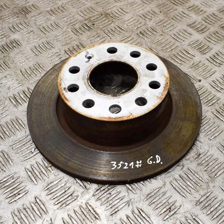 Aizmugurējais bremžu disks – labā