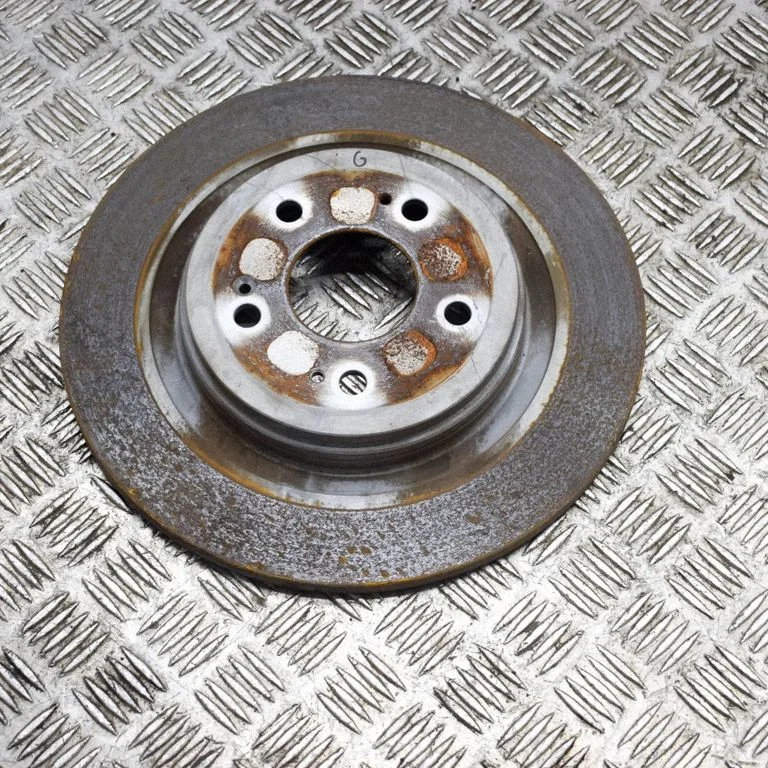 Aizmugurējais bremžu disks – labā