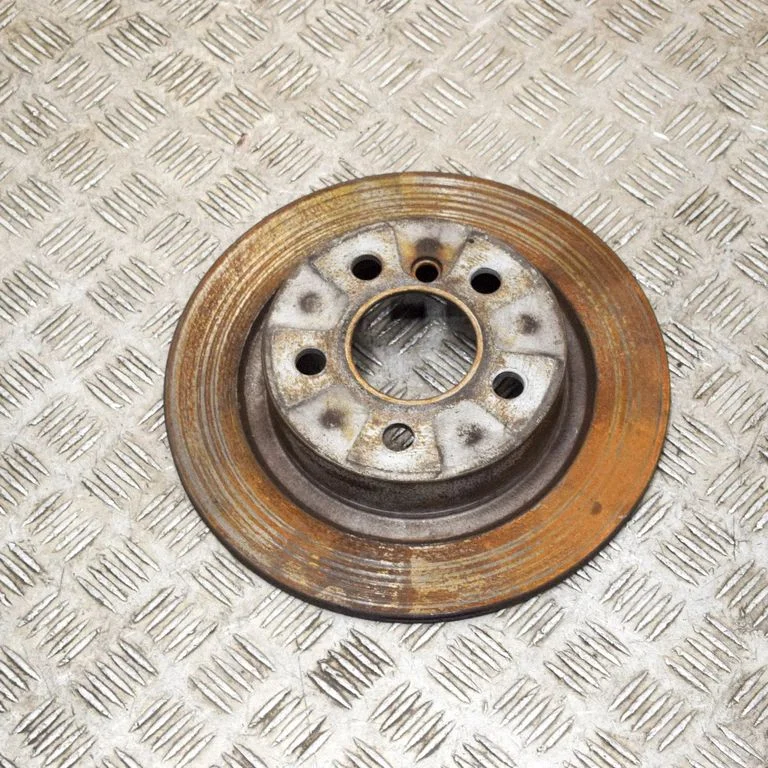 Tagumine piduriketas – BMW i3 (2013-)