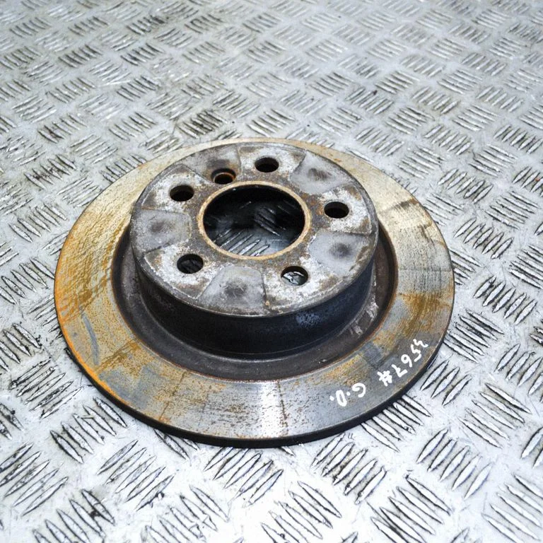 Aizmugurējais bremžu disks – labā