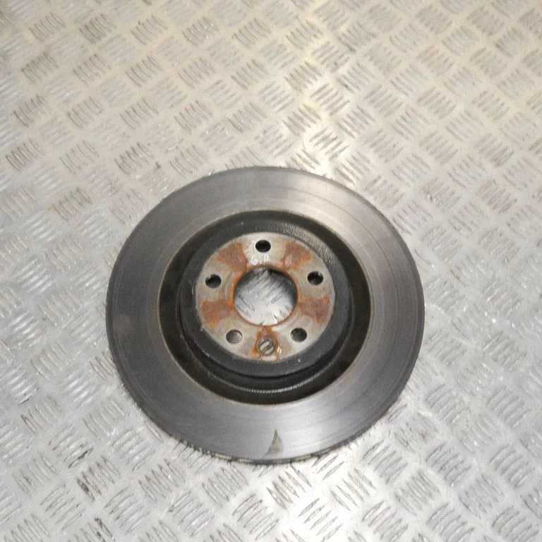 Aizmugurējais bremžu disks – labā