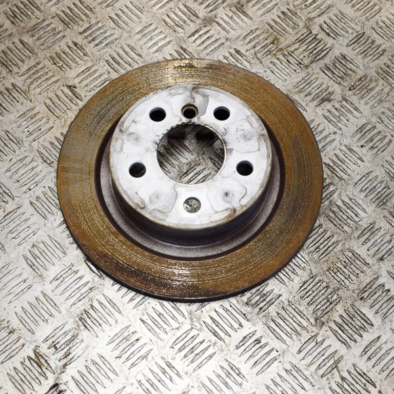 Tagumine piduriketas – BMW i3 (2013-)