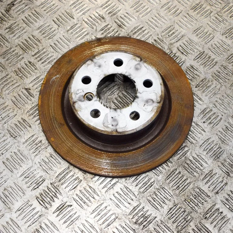 Tagumine piduriketas – BMW i3 (2013-)