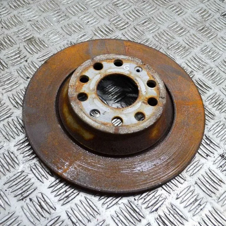 Aizmugurējais bremžu disks – labā
