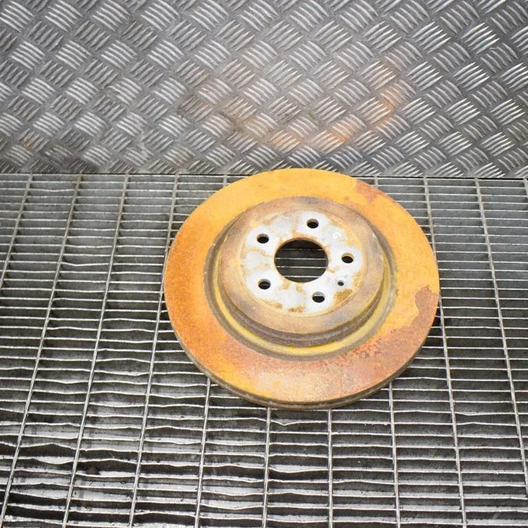 Aizmugurējais bremžu disks – labā